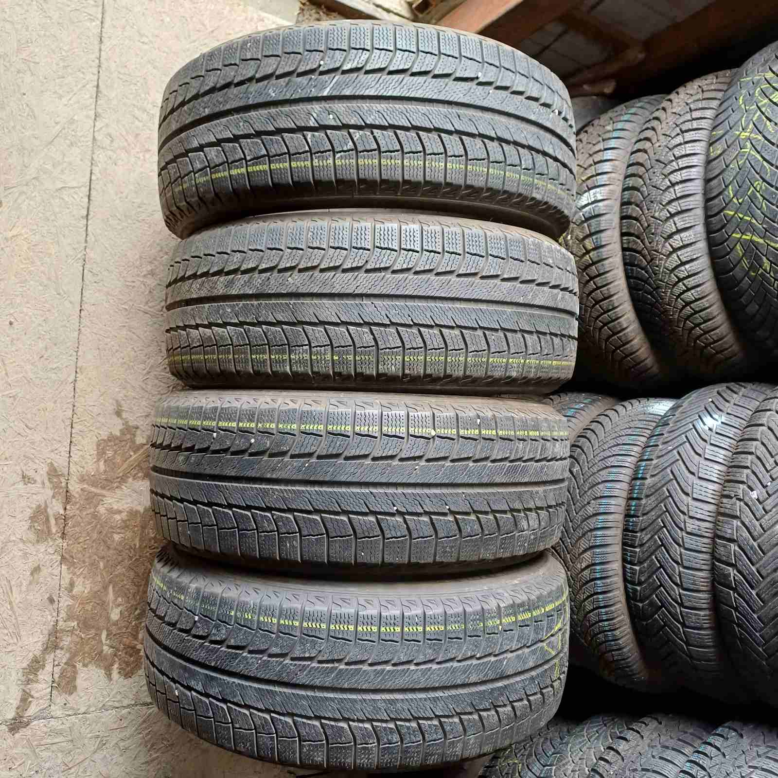 Michelin Latitude X-ICE 235/55R18